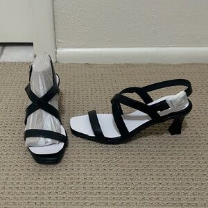NATURALIZER BRAND NEW/ Never worn Elegant Black Strappy Women's Sandals